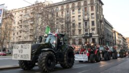 İtalya’da çiftçiler, Milano kent merkezinde protesto düzenledi