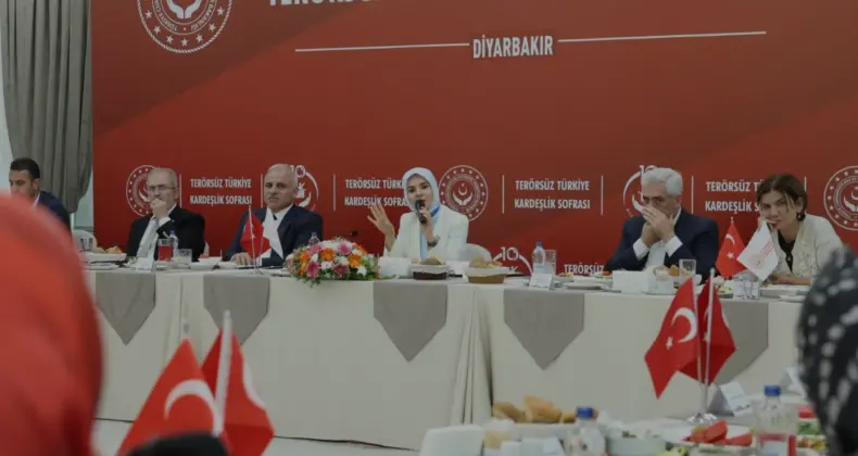 Bakan Göktaş Diyarbakırda Terörsüz Türkiye Buluşmalarına Katıldı