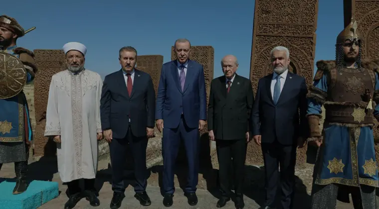 Cumhurbaşkanı Erdoğan Ahlat Selçuklu Meydan Mezarlığını Ziyaret Etti