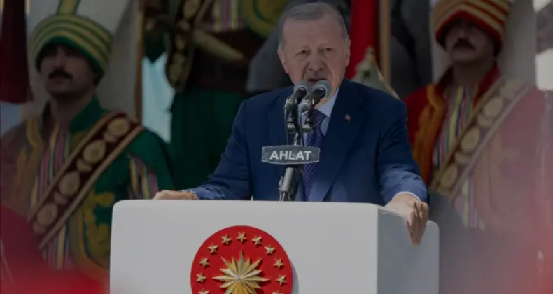 Cumhurbaşkanı Erdoğan Ahlatta Malazgirt Zaferi Mesajları Verdi