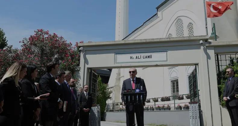 Cumhurbaşkanı Erdoğan Üsküdar Hz Ali Camii çıkışında konuştu