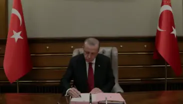 Resmi Gazete yayımlandı büyükelçi ve rektör atamaları kesinleşti