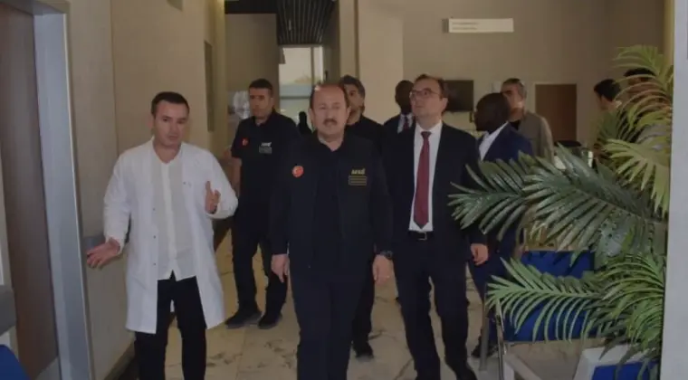 AFAD Başkanı Pehlivan Nijer Türkiye Dostluk Hastanesini Ziyaret Etti
