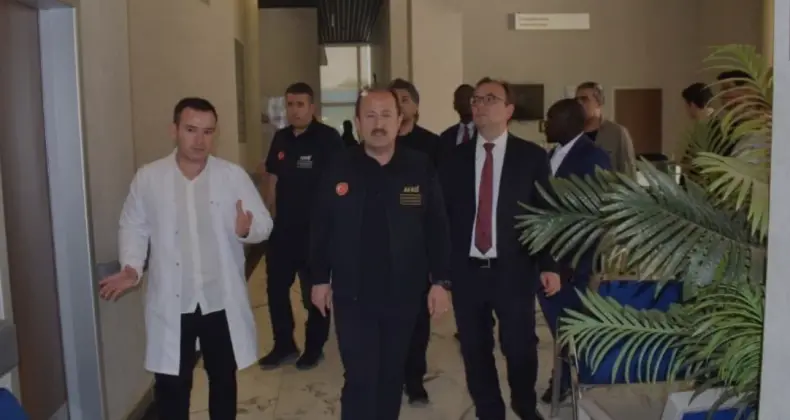 AFAD Başkanı Pehlivan Nijer Türkiye Dostluk Hastanesini Ziyaret Etti