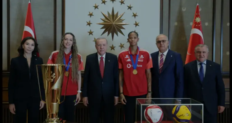 Cumhurbaşkanı Erdoğan A Milli Kadın Voleybol Takımını Kabul Etti
