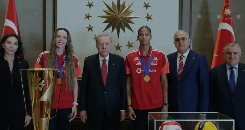 Cumhurbaşkanı Erdoğan Millî Voleybolcuları Külliyede Kabul Etti