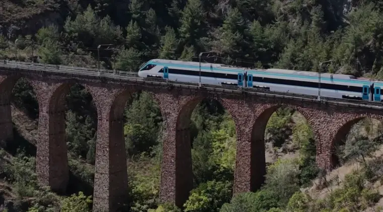 Milli Elektrikli Hızlı Tren Testlerde 250 Kilometre Hıza Ulaştı