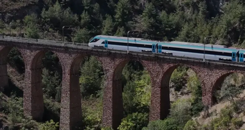 Milli Elektrikli Hızlı Tren Testlerde 250 Kilometre Hıza Ulaştı