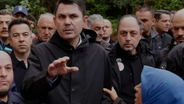 Bakan Kurum Ayazağa’da Sel Felaketi Sonrası Sahada İncelemelerde Bulundu