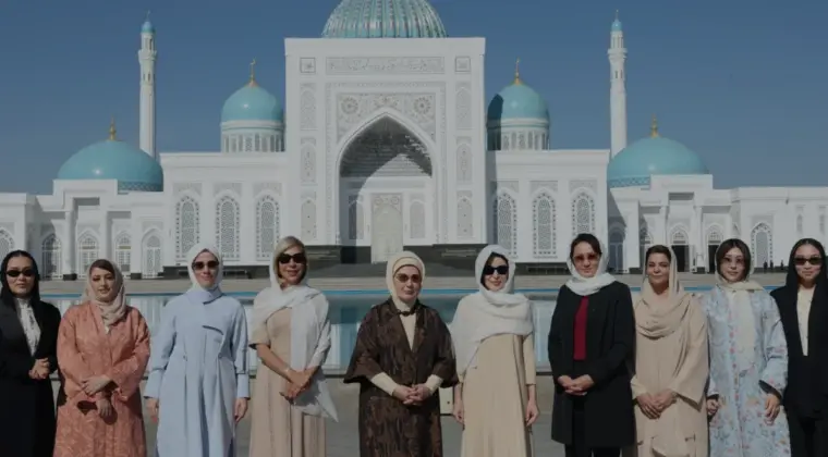 Emine Erdoğan Semerkantta İmam Buhari Türbesini Ziyaret Etti