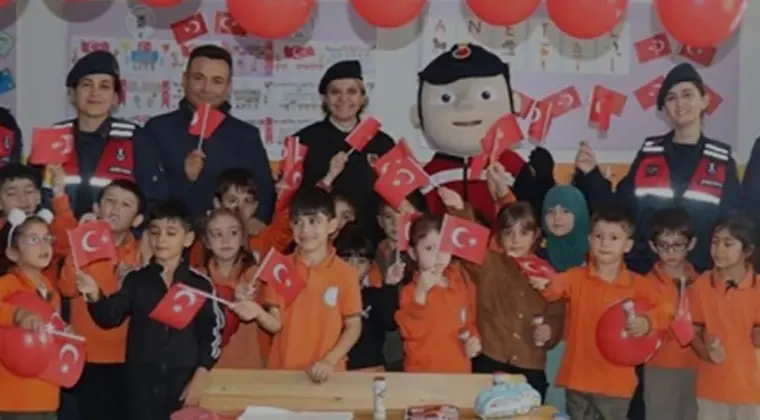 Eskişehir İl Jandarma Komutanlığı Çukurhisar İlkokulunda Bayram Coşkusu