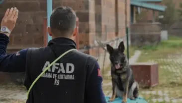 Van AFAD Arama Kurtarma Köpeklerini Geleceğin Afetlerine Hazırlıyor
